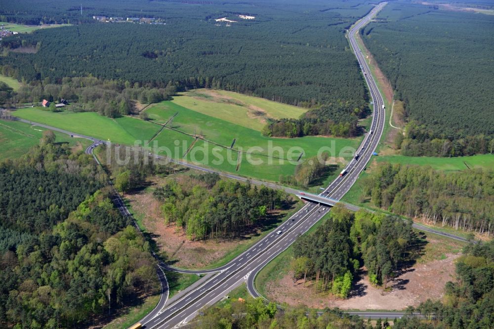 Spreeenhagen von oben - Ausbau und Verbreiterung der Streckenführung der Autobahn / Bundesautobahn BAB A12 / E30 am Abzweig zur Landesstraße L23 bei Spreenhagen im Bundesland Brandenburg