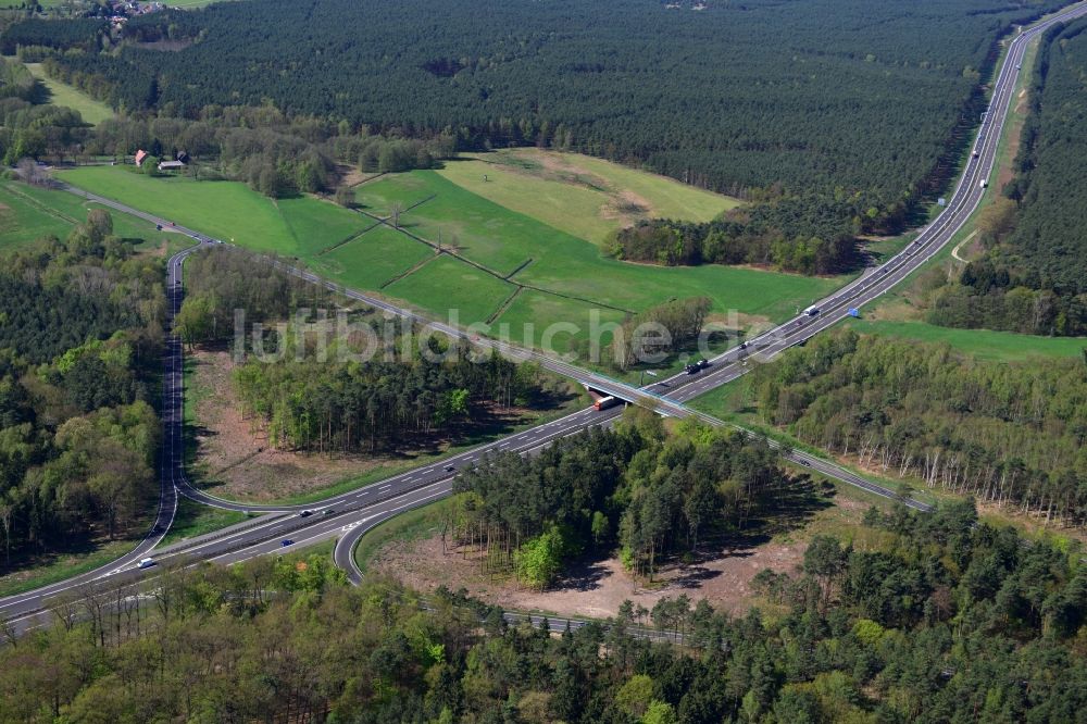 Spreeenhagen aus der Vogelperspektive: Ausbau und Verbreiterung der Streckenführung der Autobahn / Bundesautobahn BAB A12 / E30 am Abzweig zur Landesstraße L23 bei Spreenhagen im Bundesland Brandenburg