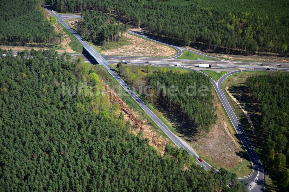 Luftaufnahme Dannenreich - Ausbau und Verbreiterung der Streckenführung der Autobahn / Bundesautobahn BAB A12 / E30 bei Dannenreich im Bundesland Brandenburg