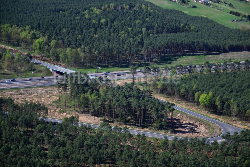 Dannenreich aus der Vogelperspektive: Ausbau und Verbreiterung der Streckenführung der Autobahn / Bundesautobahn BAB A12 / E30 bei Dannenreich im Bundesland Brandenburg