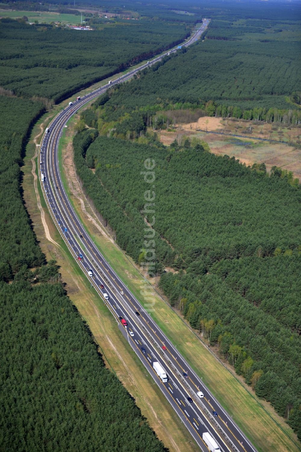 Dannenreich aus der Vogelperspektive: Ausbau und Verbreiterung der Streckenführung der Autobahn / Bundesautobahn BAB A12 / E30 bei Dannenreich im Bundesland Brandenburg