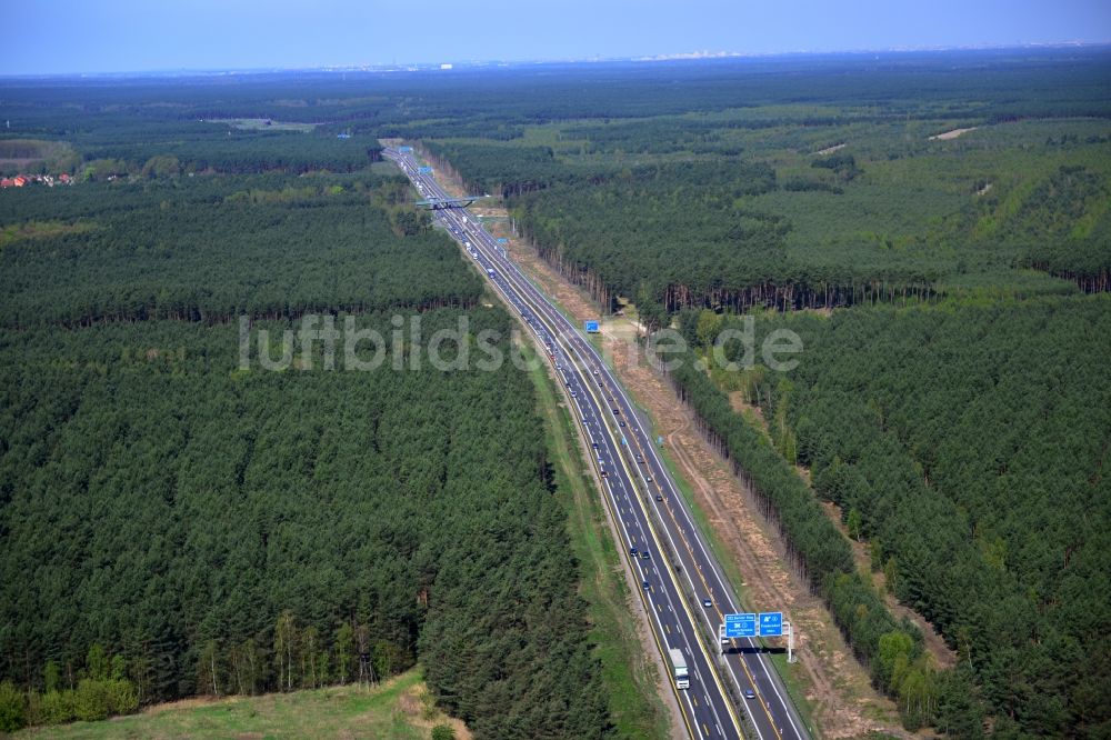 Dannenreich aus der Vogelperspektive: Ausbau und Verbreiterung der Streckenführung der Autobahn / Bundesautobahn BAB A12 / E30 bei Dannenreich im Bundesland Brandenburg