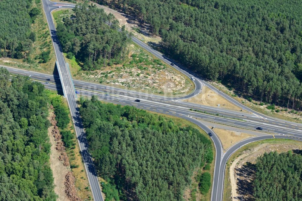 Dannenreich aus der Vogelperspektive: Ausbau und Verbreiterung der Streckenführung der Autobahn / Bundesautobahn BAB A12 / E30 bei Dannenreich im Bundesland Brandenburg