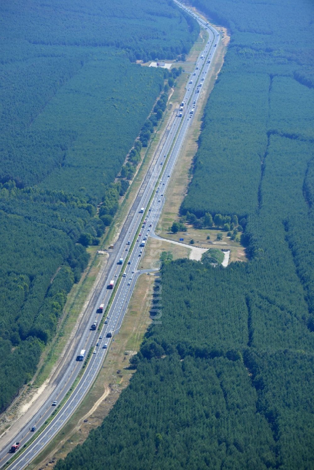 Dannenreich aus der Vogelperspektive: Ausbau und Verbreiterung der Streckenführung der Autobahn / Bundesautobahn BAB A12 / E30 bei Dannenreich im Bundesland Brandenburg