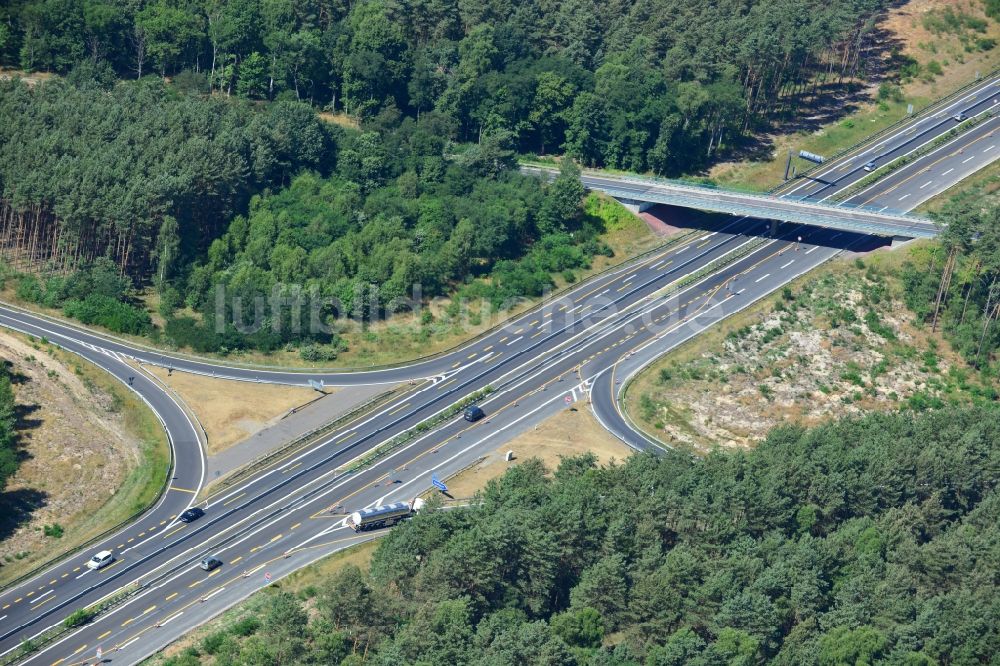 Dannenreich aus der Vogelperspektive: Ausbau und Verbreiterung der Streckenführung der Autobahn / Bundesautobahn BAB A12 / E30 bei Dannenreich im Bundesland Brandenburg