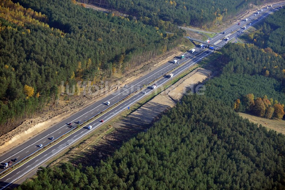 Dannenreich aus der Vogelperspektive: Ausbau und Verbreiterung der Streckenführung der Autobahn / Bundesautobahn BAB A12 / E30 bei Dannenreich im Bundesland Brandenburg