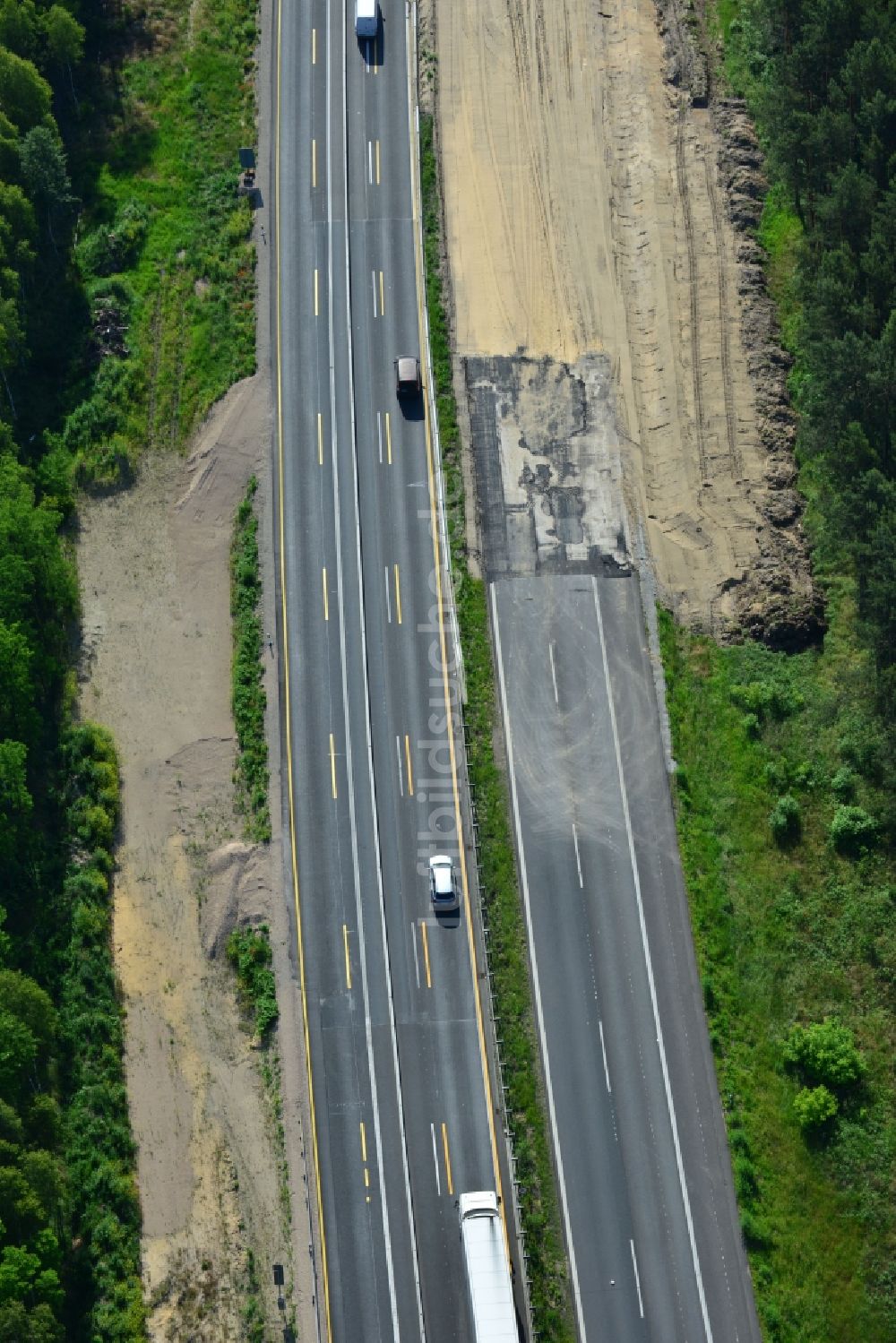 Dannenreich aus der Vogelperspektive: Ausbau und Verbreiterung der Streckenführung der Autobahn / Bundesautobahn BAB A12 / E30 bei Dannenreich im Bundesland Brandenburg