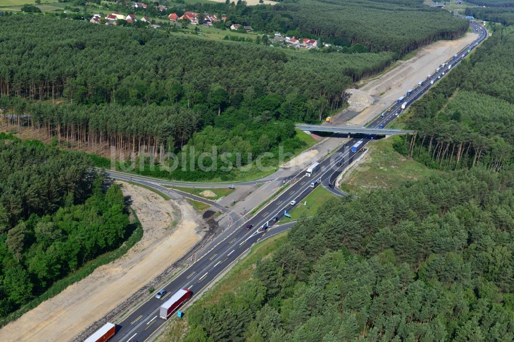 Luftaufnahme Dannenreich - Ausbau und Verbreiterung der Streckenführung der Autobahn / Bundesautobahn BAB A12 / E30 bei Dannenreich im Bundesland Brandenburg