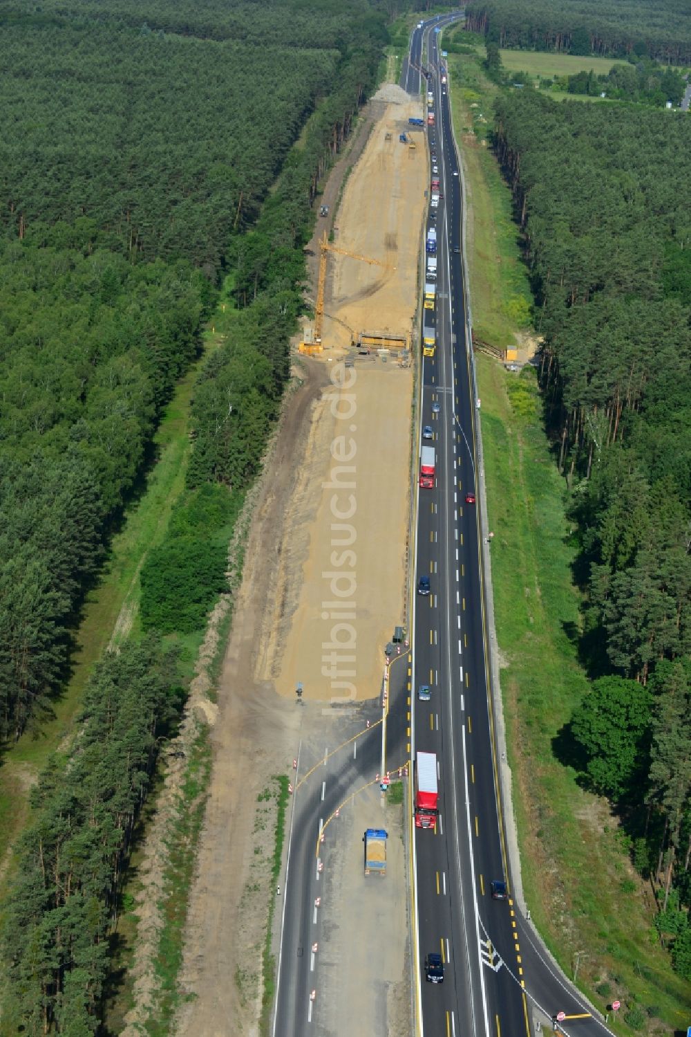 Dannenreich aus der Vogelperspektive: Ausbau und Verbreiterung der Streckenführung der Autobahn / Bundesautobahn BAB A12 / E30 bei Dannenreich im Bundesland Brandenburg