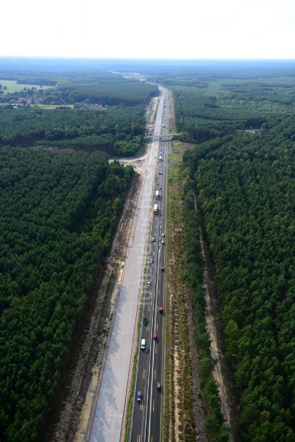 Friedersdorf von oben - Ausbau und Verbreiterung der Streckenführung der Autobahn / Bundesautobahn BAB A12 bei Friedersdorf am Berliner Ring in Brandenburg