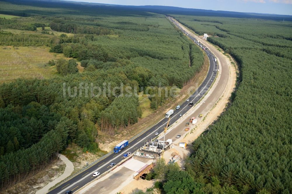 Friedersdorf von oben - Ausbau und Verbreiterung der Streckenführung der Autobahn / Bundesautobahn BAB A12 bei Friedersdorf am Berliner Ring in Brandenburg