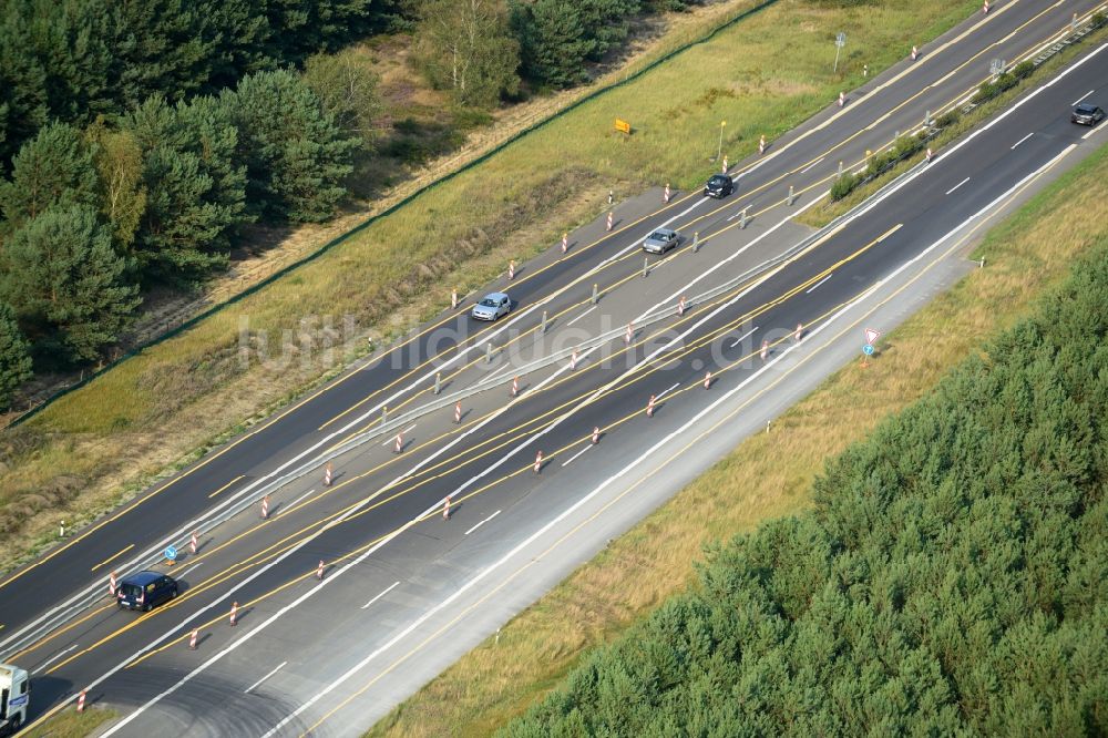 Friedersdorf aus der Vogelperspektive: Ausbau und Verbreiterung der Streckenführung der Autobahn / Bundesautobahn BAB A12 bei Friedersdorf am Berliner Ring in Brandenburg