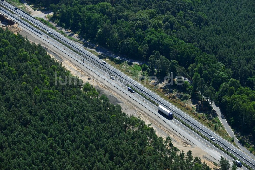 Luftaufnahme Markgrafpieske - Ausbau und Verbreiterung der Streckenführung der Autobahn / Bundesautobahn BAB A12 / E30 bei Markgrafpieske im Bundesland Brandenburg