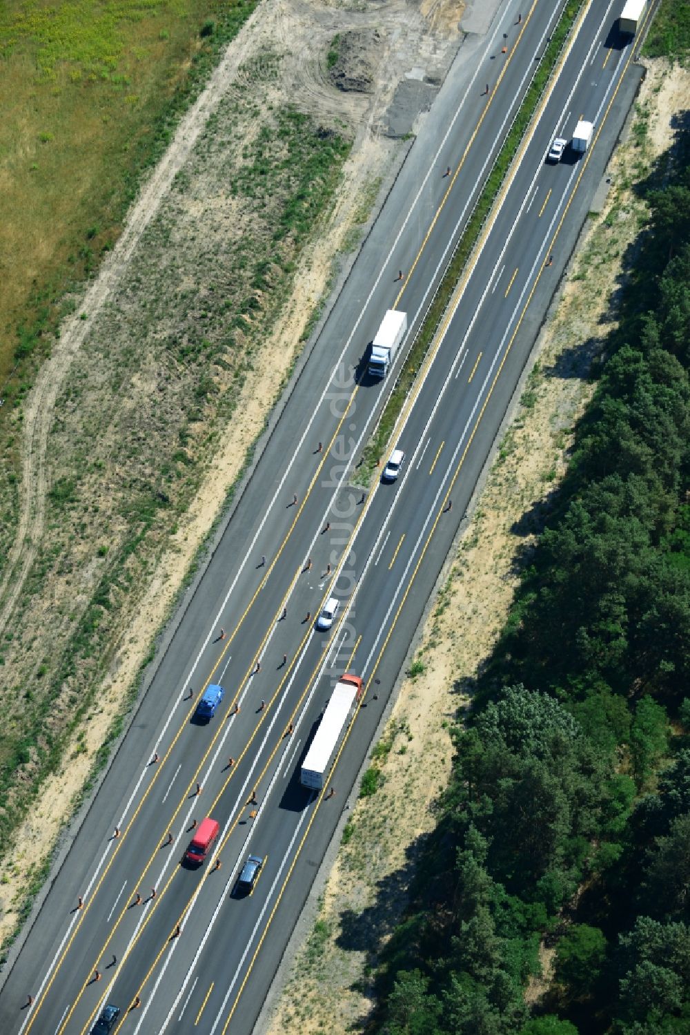 Markgrafpieske aus der Vogelperspektive: Ausbau und Verbreiterung der Streckenführung der Autobahn / Bundesautobahn BAB A12 / E30 bei Markgrafpieske im Bundesland Brandenburg