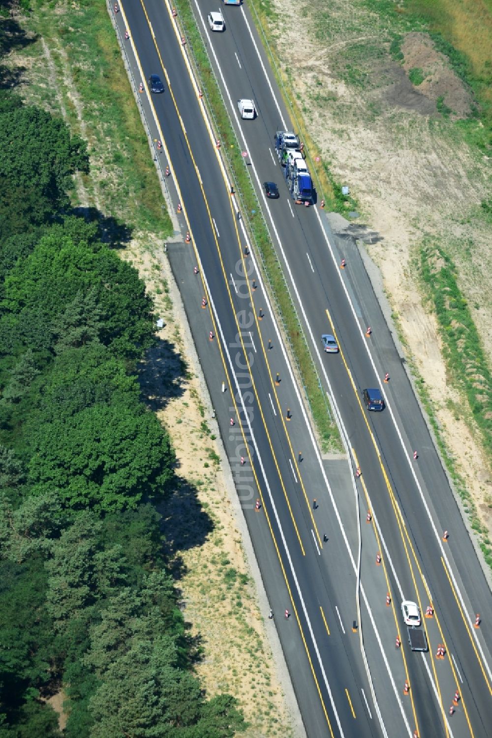 Luftaufnahme Markgrafpieske - Ausbau und Verbreiterung der Streckenführung der Autobahn / Bundesautobahn BAB A12 / E30 bei Markgrafpieske im Bundesland Brandenburg