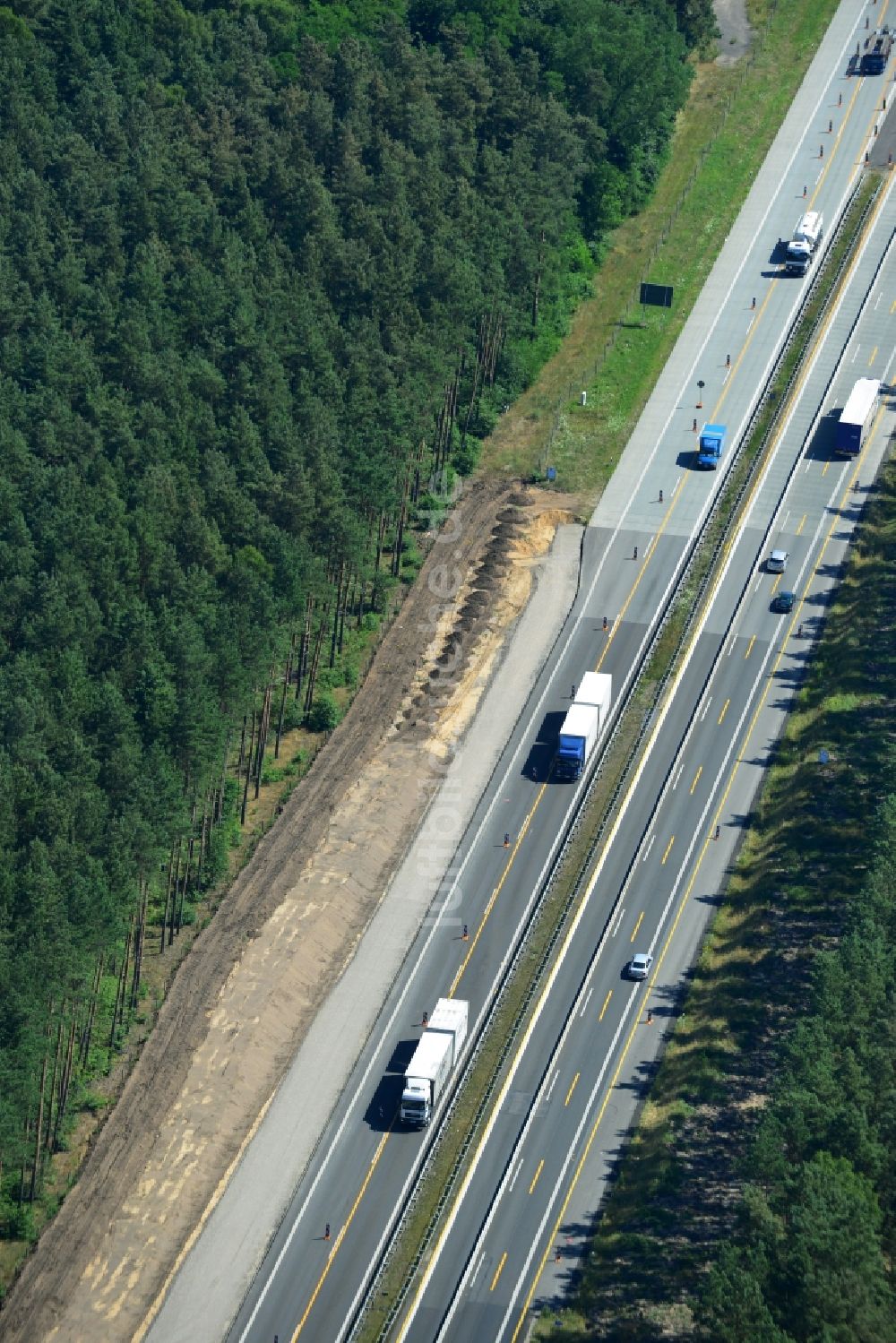 Markgrafpieske aus der Vogelperspektive: Ausbau und Verbreiterung der Streckenführung der Autobahn / Bundesautobahn BAB A12 / E30 bei Markgrafpieske im Bundesland Brandenburg