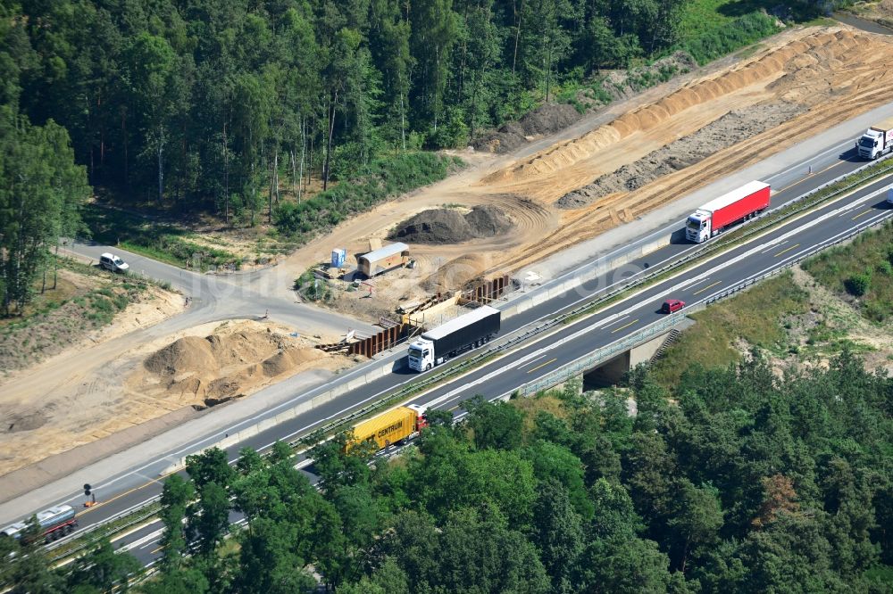 Markgrafpieske von oben - Ausbau und Verbreiterung der Streckenführung der Autobahn / Bundesautobahn BAB A12 / E30 bei Markgrafpieske im Bundesland Brandenburg