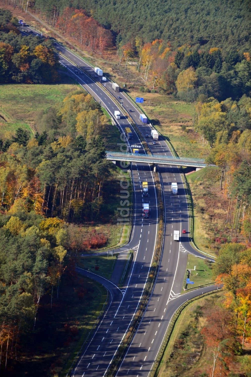 Markgrafpieske von oben - Ausbau und Verbreiterung der Streckenführung der Autobahn / Bundesautobahn BAB A12 / E30 bei Markgrafpieske im Bundesland Brandenburg