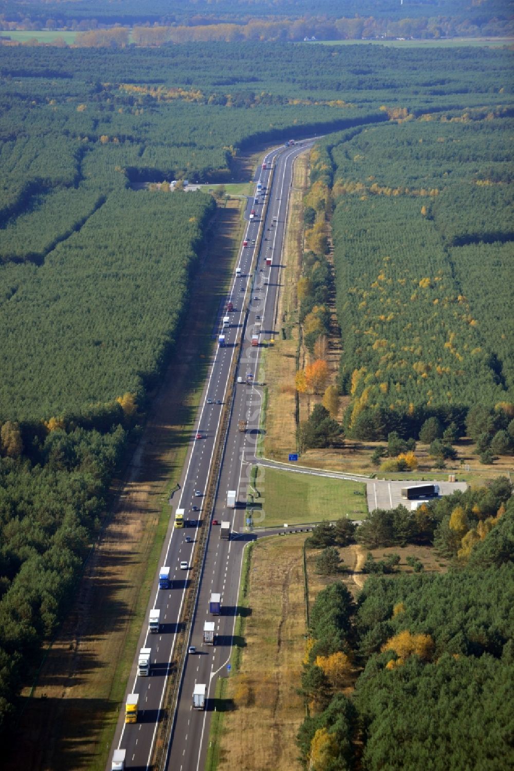 Luftaufnahme Markgrafpieske - Ausbau und Verbreiterung der Streckenführung der Autobahn / Bundesautobahn BAB A12 / E30 bei Markgrafpieske im Bundesland Brandenburg