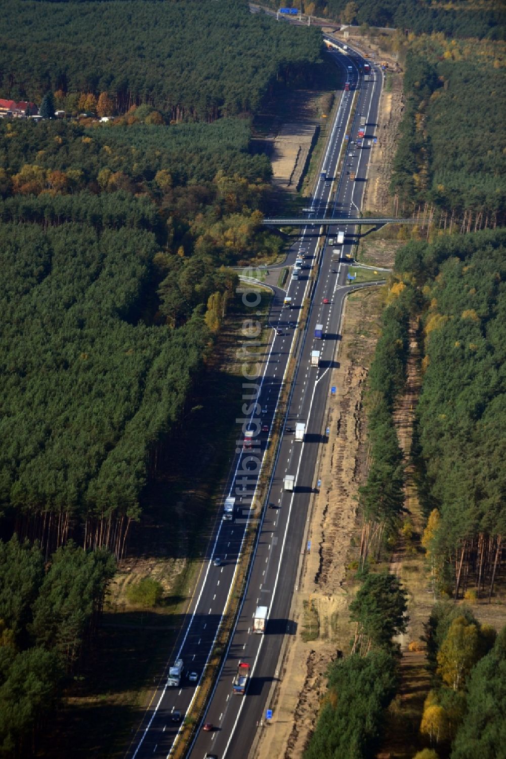 Luftaufnahme Markgrafpieske - Ausbau und Verbreiterung der Streckenführung der Autobahn / Bundesautobahn BAB A12 / E30 bei Markgrafpieske im Bundesland Brandenburg