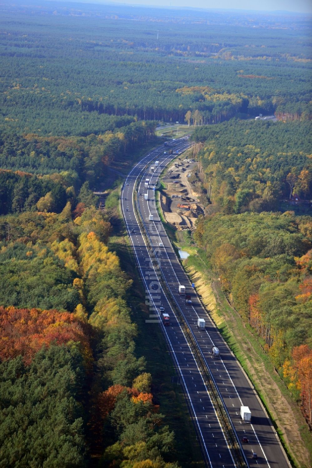 Luftbild Markgrafpieske - Ausbau und Verbreiterung der Streckenführung der Autobahn / Bundesautobahn BAB A12 / E30 bei Markgrafpieske im Bundesland Brandenburg