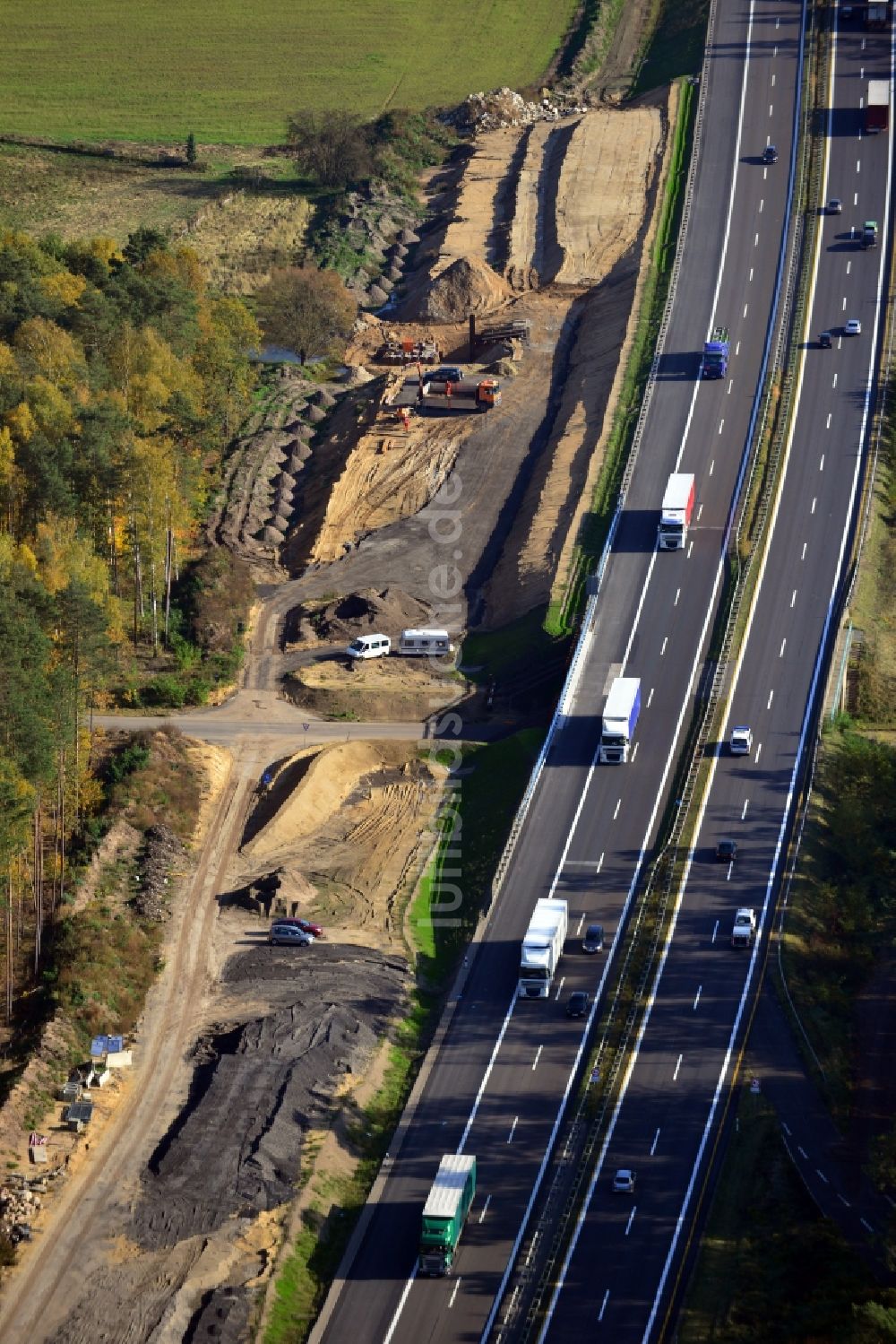 Markgrafpieske von oben - Ausbau und Verbreiterung der Streckenführung der Autobahn / Bundesautobahn BAB A12 / E30 bei Markgrafpieske im Bundesland Brandenburg