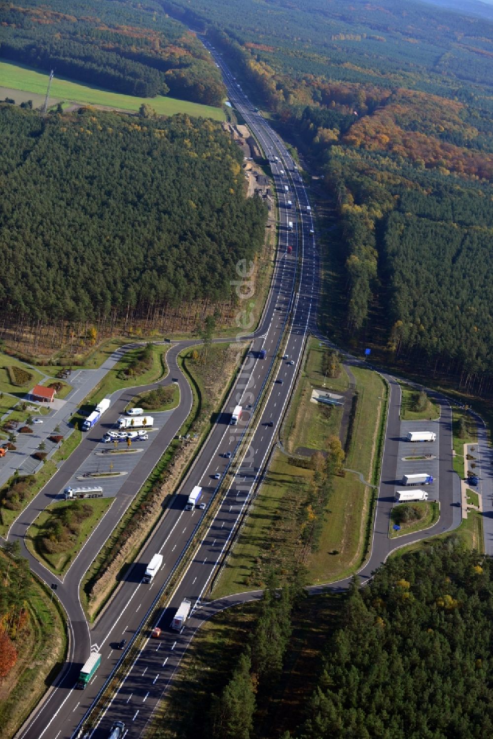 Markgrafpieske von oben - Ausbau und Verbreiterung der Streckenführung der Autobahn / Bundesautobahn BAB A12 / E30 bei Markgrafpieske im Bundesland Brandenburg