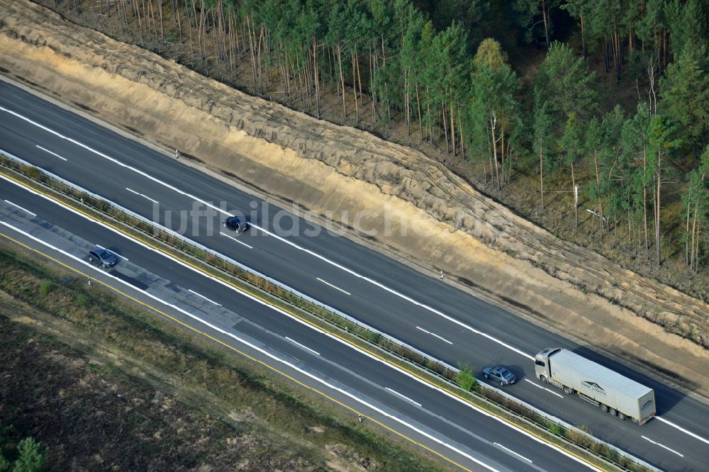 Markgrafpieske von oben - Ausbau und Verbreiterung der Streckenführung der Autobahn / Bundesautobahn BAB A12 / E30 bei Markgrafpieske im Bundesland Brandenburg