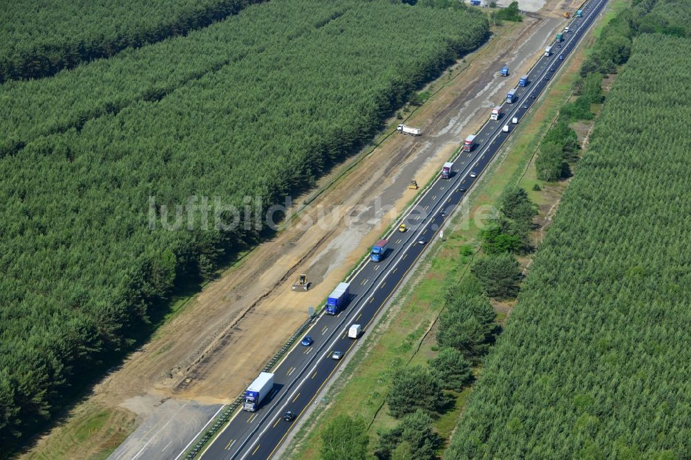 Markgrafpieske aus der Vogelperspektive: Ausbau und Verbreiterung der Streckenführung der Autobahn / Bundesautobahn BAB A12 / E30 bei Markgrafpieske im Bundesland Brandenburg