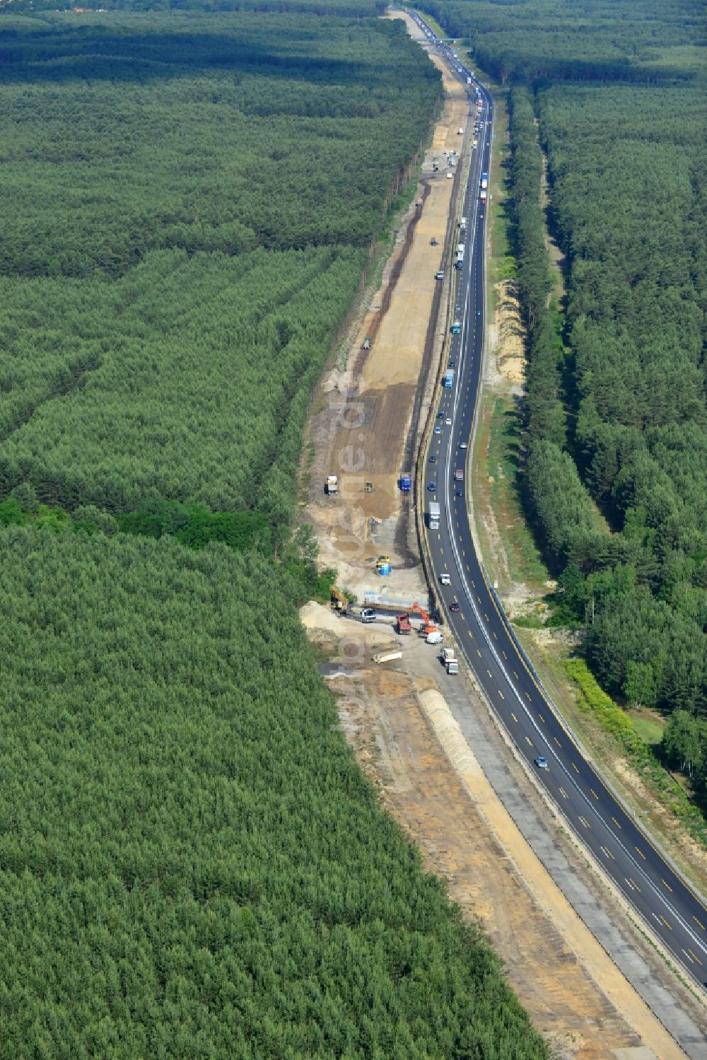 Luftaufnahme Markgrafpieske - Ausbau und Verbreiterung der Streckenführung der Autobahn / Bundesautobahn BAB A12 / E30 bei Markgrafpieske im Bundesland Brandenburg