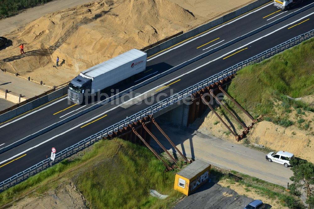 Markgrafpieske aus der Vogelperspektive: Ausbau und Verbreiterung der Streckenführung der Autobahn / Bundesautobahn BAB A12 / E30 bei Markgrafpieske im Bundesland Brandenburg