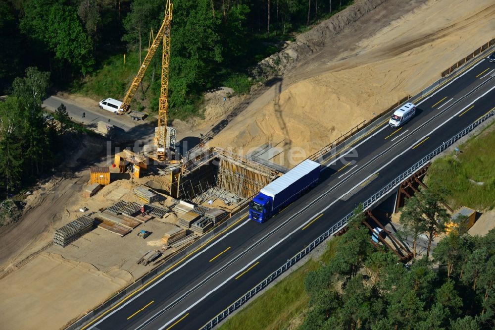 Luftaufnahme Markgrafpieske - Ausbau und Verbreiterung der Streckenführung der Autobahn / Bundesautobahn BAB A12 / E30 bei Markgrafpieske im Bundesland Brandenburg