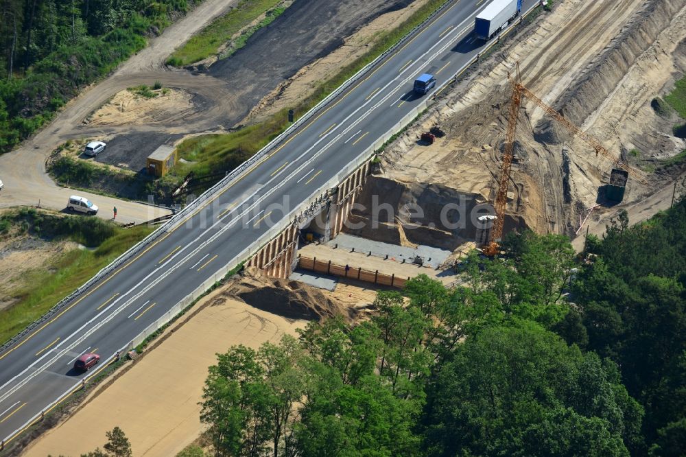 Markgrafpieske von oben - Ausbau und Verbreiterung der Streckenführung der Autobahn / Bundesautobahn BAB A12 / E30 bei Markgrafpieske im Bundesland Brandenburg