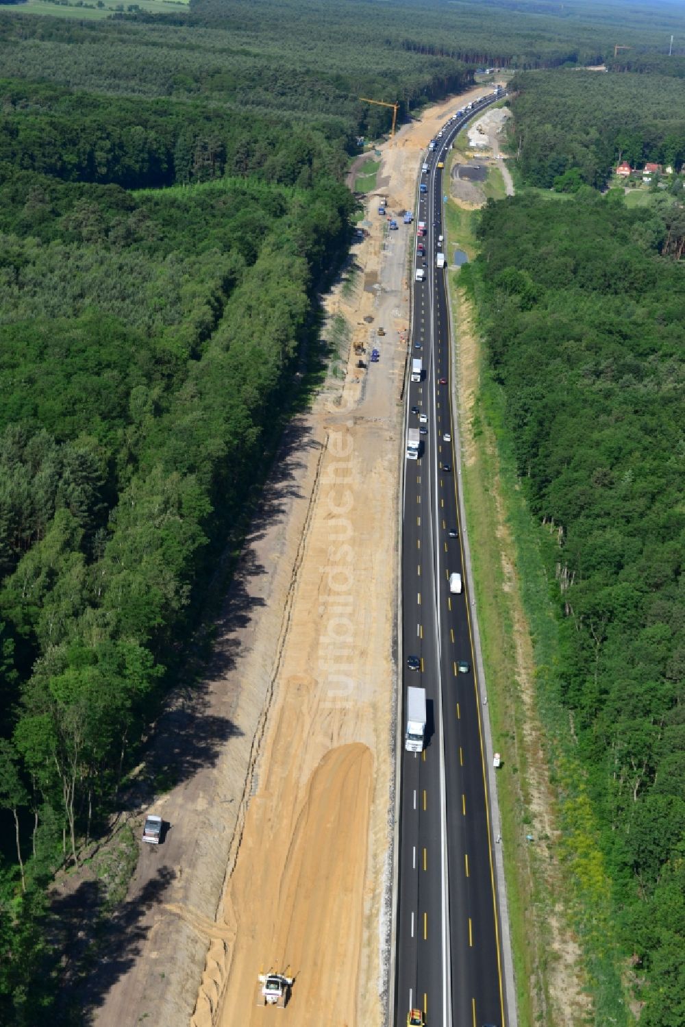 Luftaufnahme Markgrafpieske - Ausbau und Verbreiterung der Streckenführung der Autobahn / Bundesautobahn BAB A12 / E30 bei Markgrafpieske im Bundesland Brandenburg