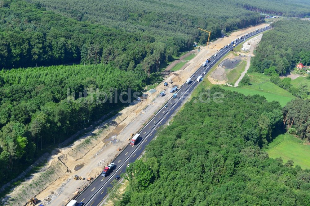 Markgrafpieske von oben - Ausbau und Verbreiterung der Streckenführung der Autobahn / Bundesautobahn BAB A12 / E30 bei Markgrafpieske im Bundesland Brandenburg