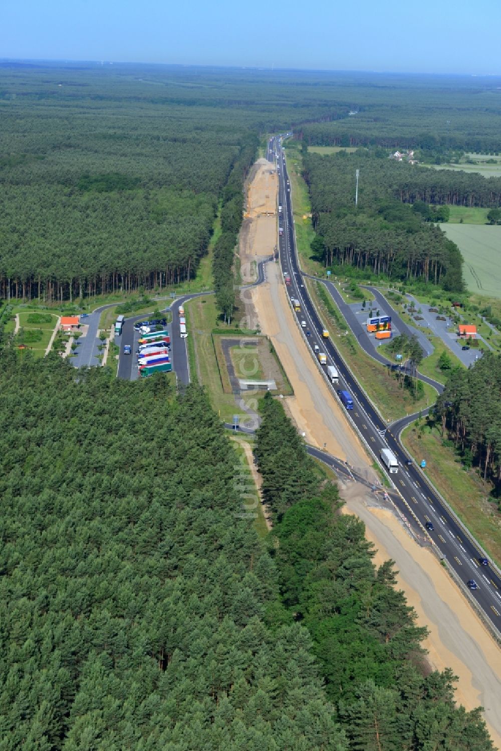 Luftbild Markgrafpieske - Ausbau und Verbreiterung der Streckenführung der Autobahn / Bundesautobahn BAB A12 / E30 bei Markgrafpieske im Bundesland Brandenburg