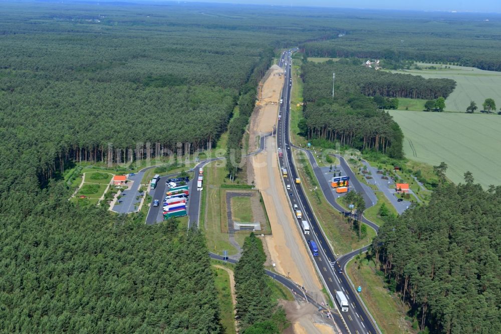 Luftaufnahme Markgrafpieske - Ausbau und Verbreiterung der Streckenführung der Autobahn / Bundesautobahn BAB A12 / E30 bei Markgrafpieske im Bundesland Brandenburg