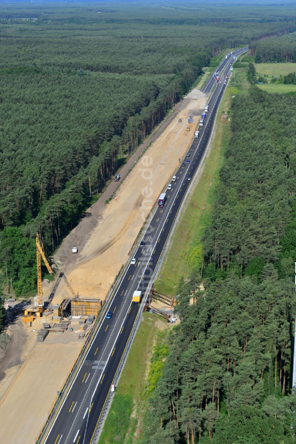 Markgrafpieske aus der Vogelperspektive: Ausbau und Verbreiterung der Streckenführung der Autobahn / Bundesautobahn BAB A12 / E30 bei Markgrafpieske im Bundesland Brandenburg