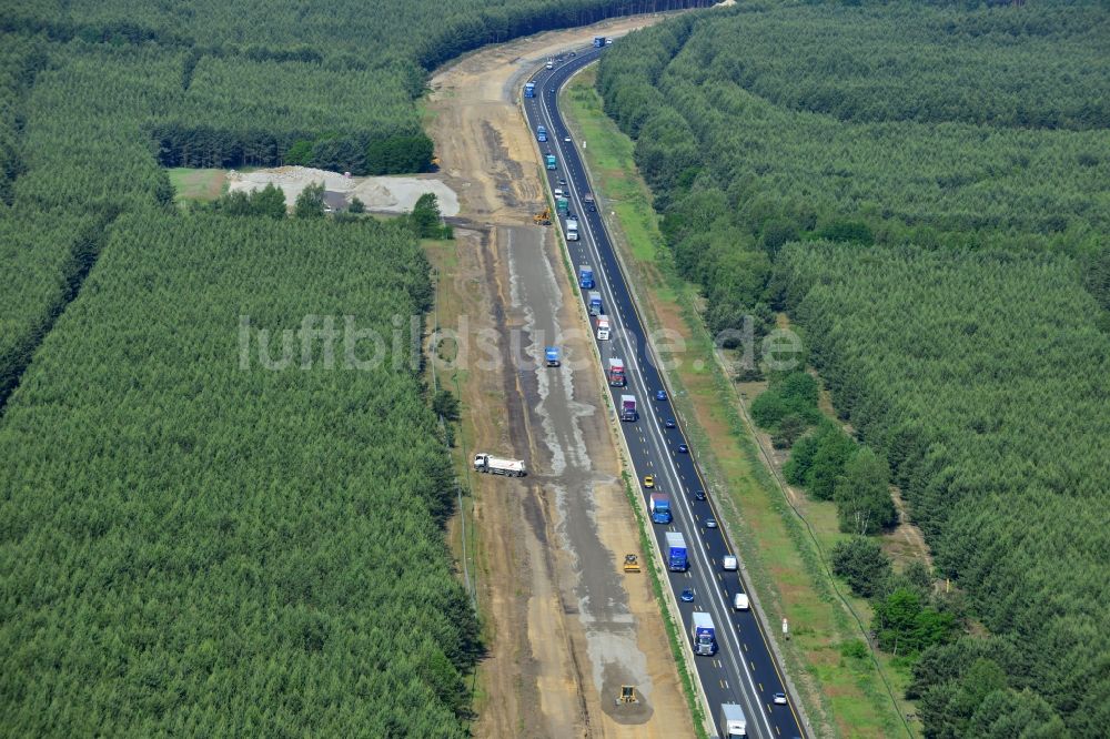 Luftaufnahme Markgrafpieske - Ausbau und Verbreiterung der Streckenführung der Autobahn / Bundesautobahn BAB A12 / E30 bei Markgrafpieske im Bundesland Brandenburg