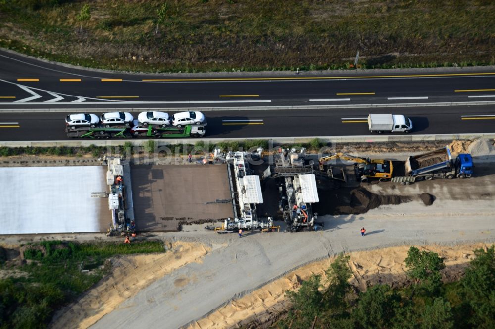 Luftaufnahme Markgrafpieske - Ausbau und Verbreiterung der Streckenführung der Autobahn / Bundesautobahn BAB A12 / E30 bei Markgrafpieske im Bundesland Brandenburg