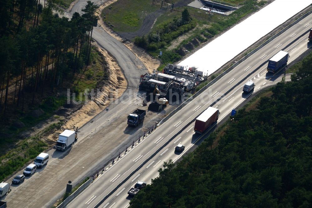 Markgrafpieske aus der Vogelperspektive: Ausbau und Verbreiterung der Streckenführung der Autobahn / Bundesautobahn BAB A12 / E30 bei Markgrafpieske im Bundesland Brandenburg