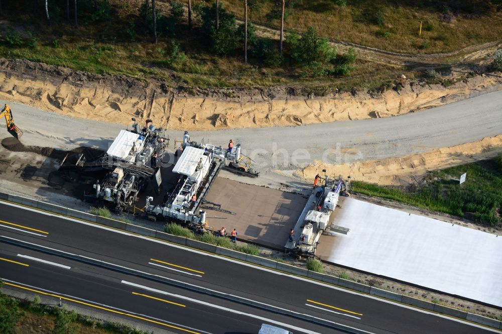 Luftaufnahme Markgrafpieske - Ausbau und Verbreiterung der Streckenführung der Autobahn / Bundesautobahn BAB A12 / E30 bei Markgrafpieske im Bundesland Brandenburg