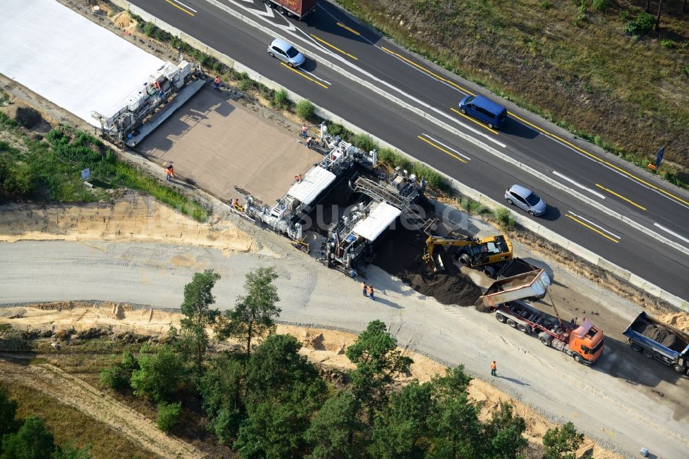 Markgrafpieske von oben - Ausbau und Verbreiterung der Streckenführung der Autobahn / Bundesautobahn BAB A12 / E30 bei Markgrafpieske im Bundesland Brandenburg