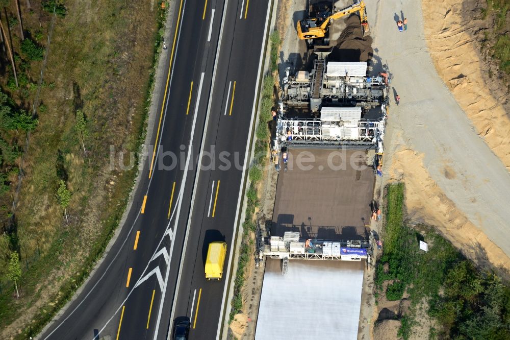 Markgrafpieske aus der Vogelperspektive: Ausbau und Verbreiterung der Streckenführung der Autobahn / Bundesautobahn BAB A12 / E30 bei Markgrafpieske im Bundesland Brandenburg