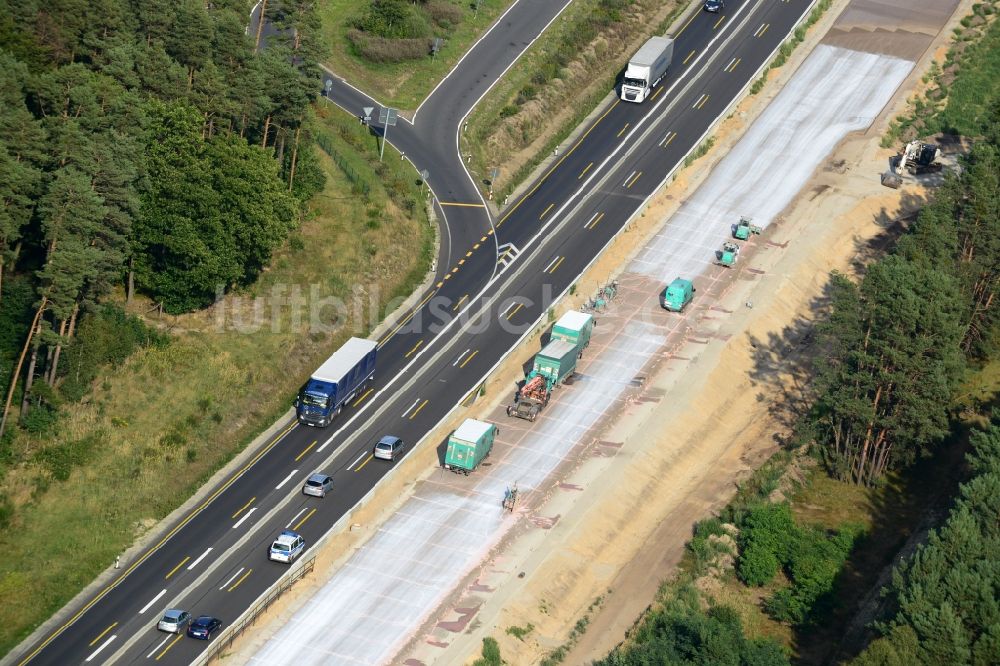 Markgrafpieske aus der Vogelperspektive: Ausbau und Verbreiterung der Streckenführung der Autobahn / Bundesautobahn BAB A12 / E30 bei Markgrafpieske im Bundesland Brandenburg