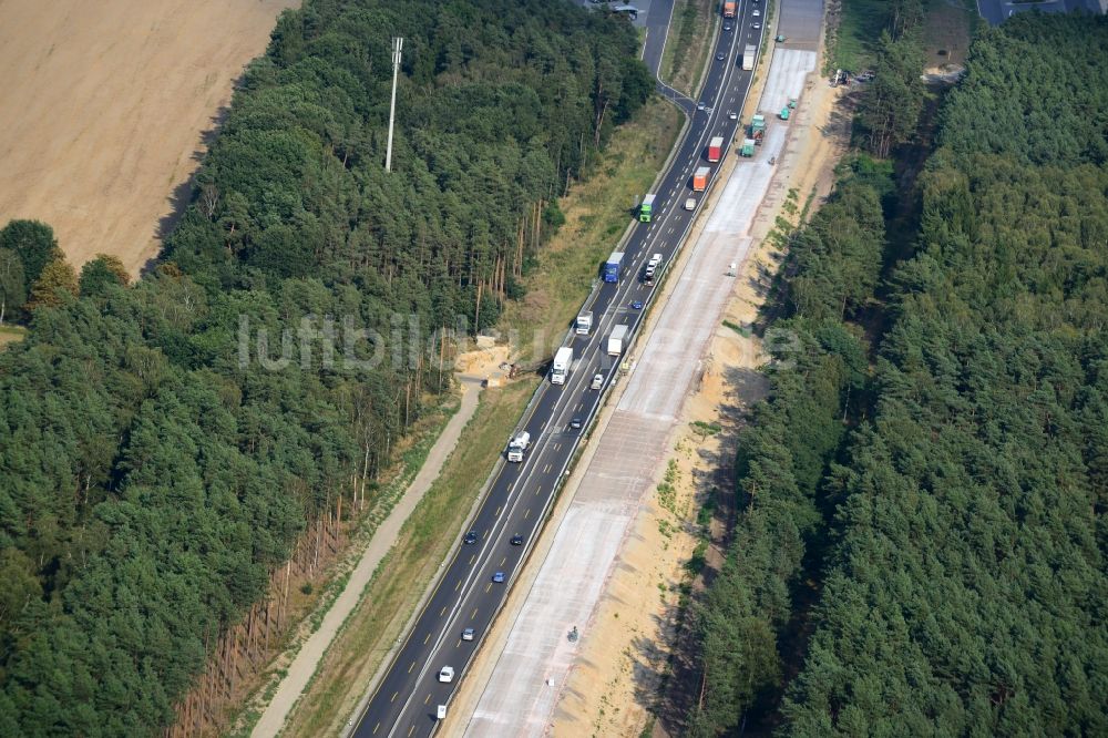 Markgrafpieske aus der Vogelperspektive: Ausbau und Verbreiterung der Streckenführung der Autobahn / Bundesautobahn BAB A12 / E30 bei Markgrafpieske im Bundesland Brandenburg