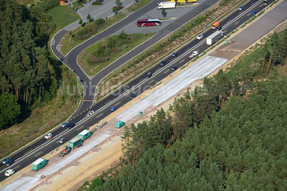 Luftaufnahme Markgrafpieske - Ausbau und Verbreiterung der Streckenführung der Autobahn / Bundesautobahn BAB A12 / E30 bei Markgrafpieske im Bundesland Brandenburg