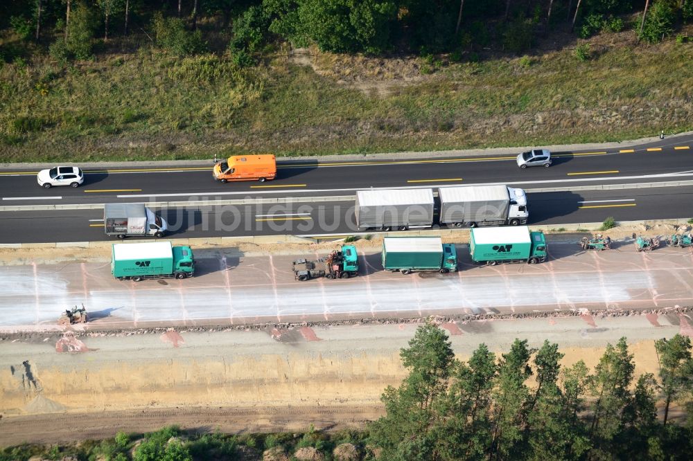 Markgrafpieske von oben - Ausbau und Verbreiterung der Streckenführung der Autobahn / Bundesautobahn BAB A12 / E30 bei Markgrafpieske im Bundesland Brandenburg