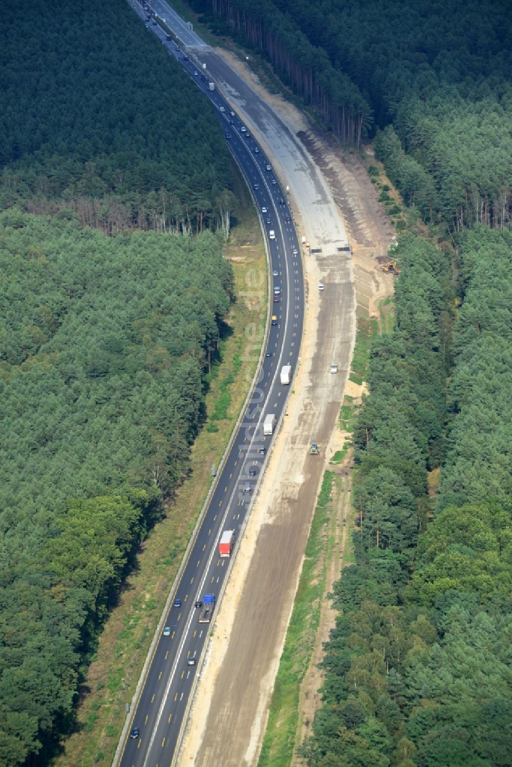 Markgrafpieske aus der Vogelperspektive: Ausbau und Verbreiterung der Streckenführung der Autobahn / Bundesautobahn BAB A12 / E30 bei Markgrafpieske im Bundesland Brandenburg