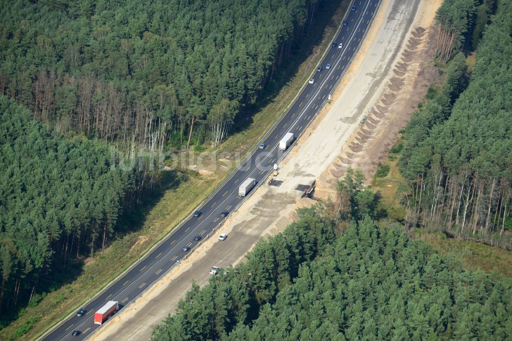 Luftaufnahme Markgrafpieske - Ausbau und Verbreiterung der Streckenführung der Autobahn / Bundesautobahn BAB A12 / E30 bei Markgrafpieske im Bundesland Brandenburg